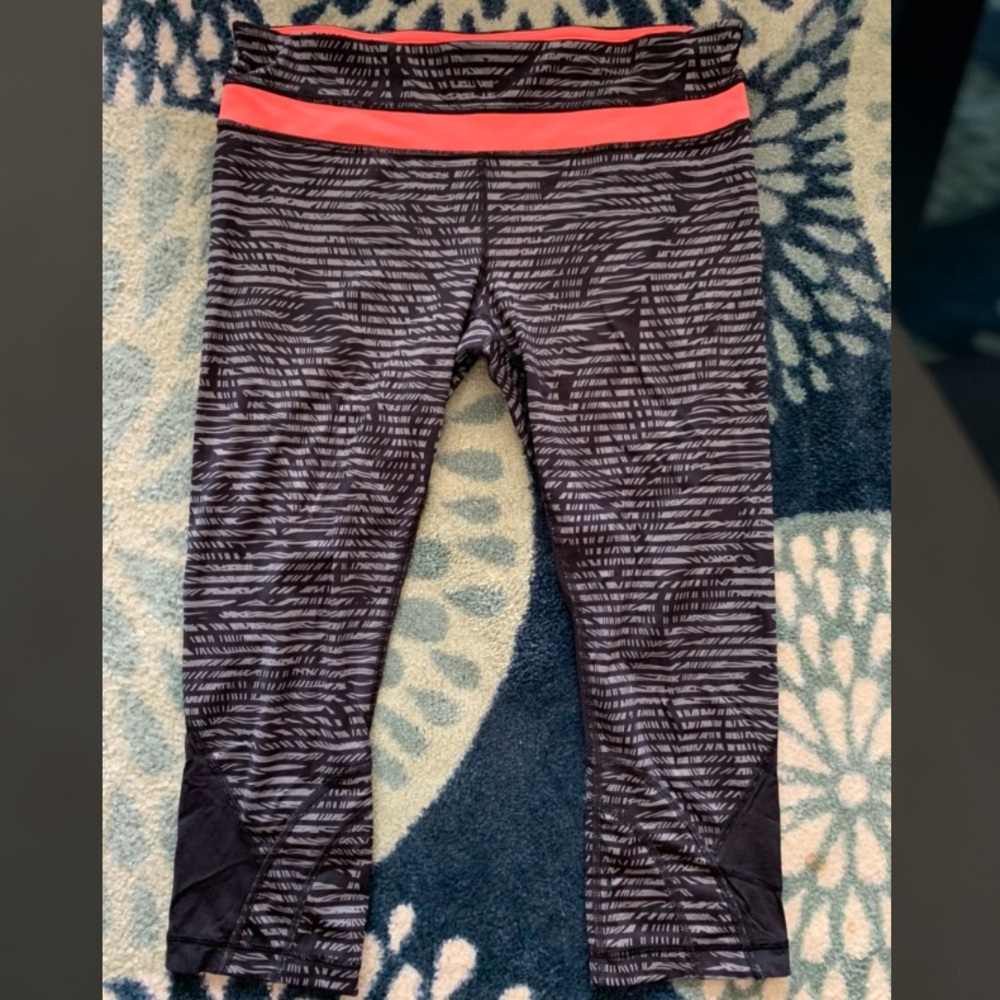Lululemon Run Inspire Crop II Size 10 Like New!